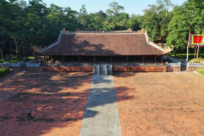 Xe giao hoa của Lela Flower đang trên đường vận chuyển những bó hoa tươi từ 101 Nguyễn Thị Minh Khai